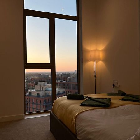 Cozy Room With Private Bathroom In Luxurious Flat London Exterior photo